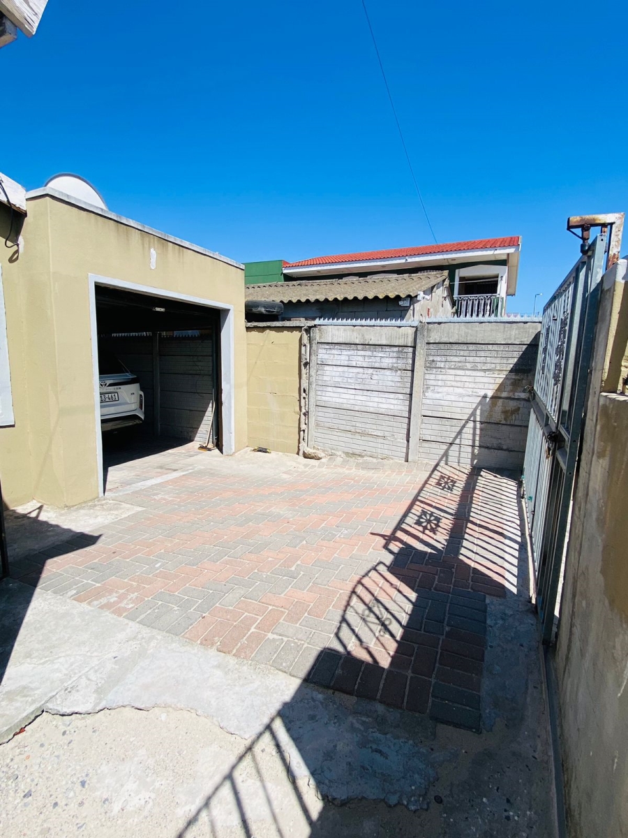 3 Bedroom Property for Sale in Nonqubela Western Cape